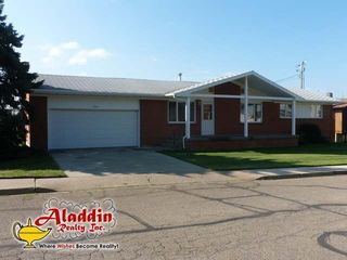 901 Custer Dr, Mandan, ND 58554