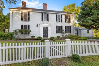 66 Lincoln St, Hingham, MA 02043