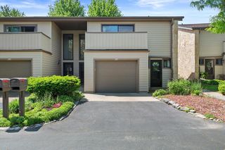 972 Valentine ROAD, Oconomowoc, WI 53066
