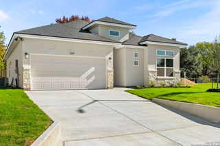 301 Club View E, Seguin, TX 78155