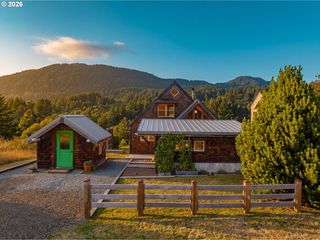355 University Ave, Manzanita, OR 97130