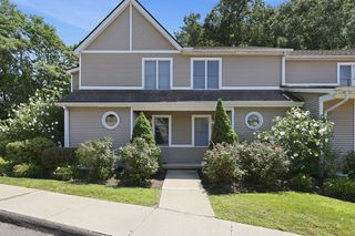 61 Abbey Memorial Dr #172, Chicopee, MA 01020