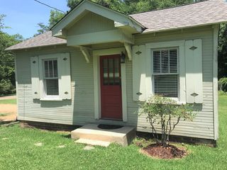 203 1/2 E  Gillespie St, Starkville, MS 39759