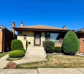 5828 S  Mayfield Ave, Chicago, IL 60638