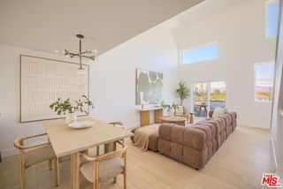 11218 W  Victory Blvd #4, North Hollywood, CA 91606