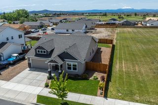 1132 NW Golf Course Dr, Madras, OR 97741