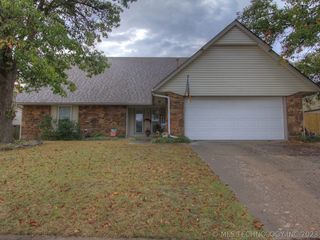 8940 E  60th St, Tulsa, OK 74145