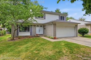 9347 Westbury Ave, Plymouth, MI 48170