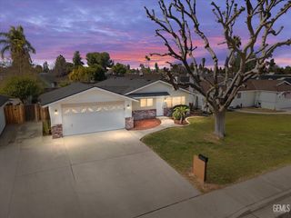 2621 Bladen St, Bakersfield, CA 93309