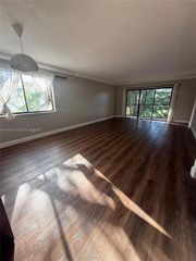 402 Lakeview Dr #201, Fort Lauderdale, FL 33326