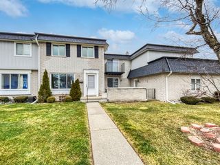 28342 Universal Dr, Warren, MI 48092