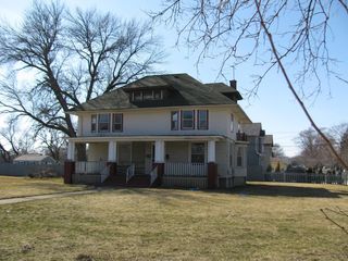576 S  State St, Elgin, IL 60123