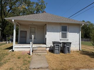 612 E  8th Ave, Emporia, KS 66801