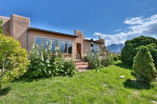 351 Blueberry Hill Rd, El Prado, NM 87529