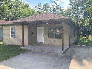1217 S  Crutcher Ave, Springfield, MO 65804