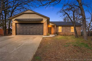1122 S  Division St, Sapulpa, OK 74066