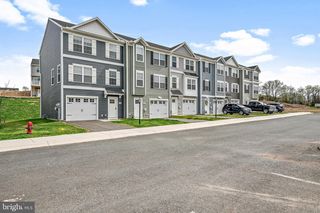 2000 Sienna Ct, Enola, PA 17025