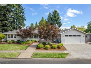 545 Dartmoor Dr, Eugene, OR 97401