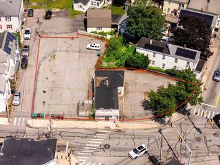 380 Lawrence St, Lowell, MA 01852