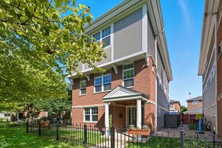 4922 S Cornell AVE, Chicago, IL 60615