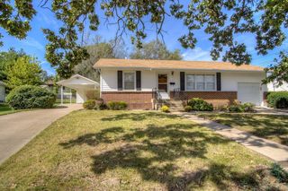 718 Peters Ave, Joplin, MO 64801