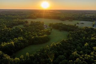 1051 Smith Ave, Hohenwald, TN 38462