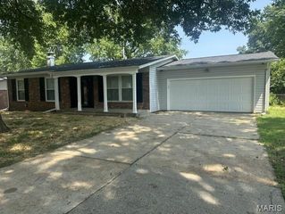 11954 Lakecrest Ln, Saint Louis, MO 63138