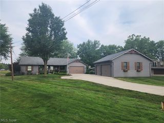 2027 Lakewood Rd SW, Sherrodsville, OH 44675