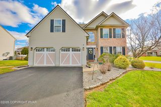 1551 Thornwood Vw N, Easton, PA 18040