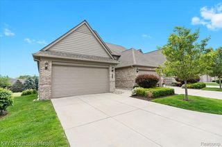 5624 Knob Hill Cir, Clarkston, MI 48348