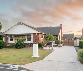 7441 Irwingrove Dr, Downey, CA 90241