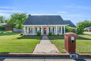 313 Hillfield Cv, Tupelo, MS 38801