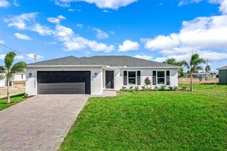 444 NE 2nd Place Cpe, Coral, FL 33909