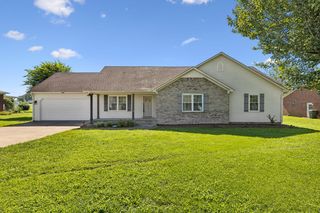 16 Delana Ave, Lawrenceburg, TN 38464