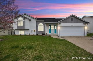 639 Sunset Hills Dr, Middleville, MI 49333