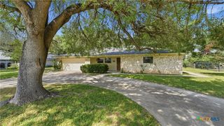 603 River Oak Dr, Seguin, TX 78155