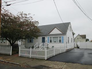 11 Winthrop St, Peabody, MA 01960