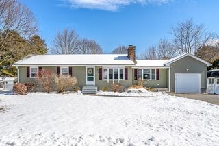 3 Concord Dr, Easthampton, MA 01027