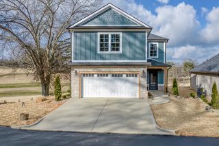 207 Monroe Dr, Bristol, TN 37620
