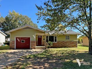 2140 N  Kentwood Ave, Springfield, MO 65803