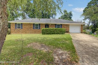 13 Pearl Ct, Gulfport, MS 39503