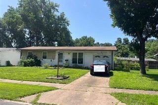 2150 N  Pointe Ln, Florissant, MO 63031