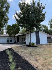 5803 Wellington Dr #B, Austin, TX 78723