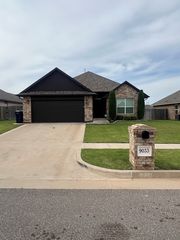 9033 NW 142nd St, Yukon, OK 73099