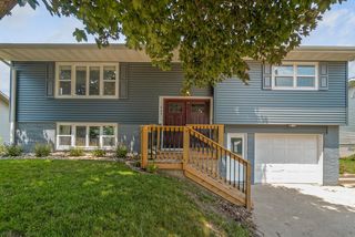 805 M Ave, Grundy Center, IA 50638