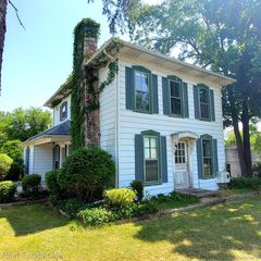 1129 Rickett Rd, Brighton, MI 48116