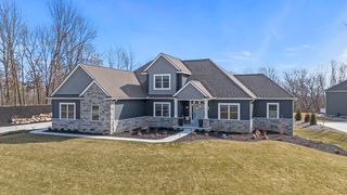 5841 Mountain Top Dr, Brighton, MI 48116