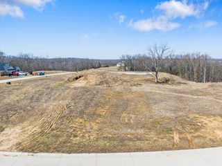 1322 Stonehaven Dr, Boonville, MO 65233