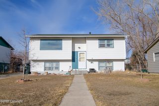 106 W Valley Dr, Gillette, WY 82716