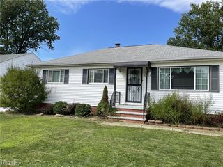30113 Vineyard Rd, Willowick, OH 44095